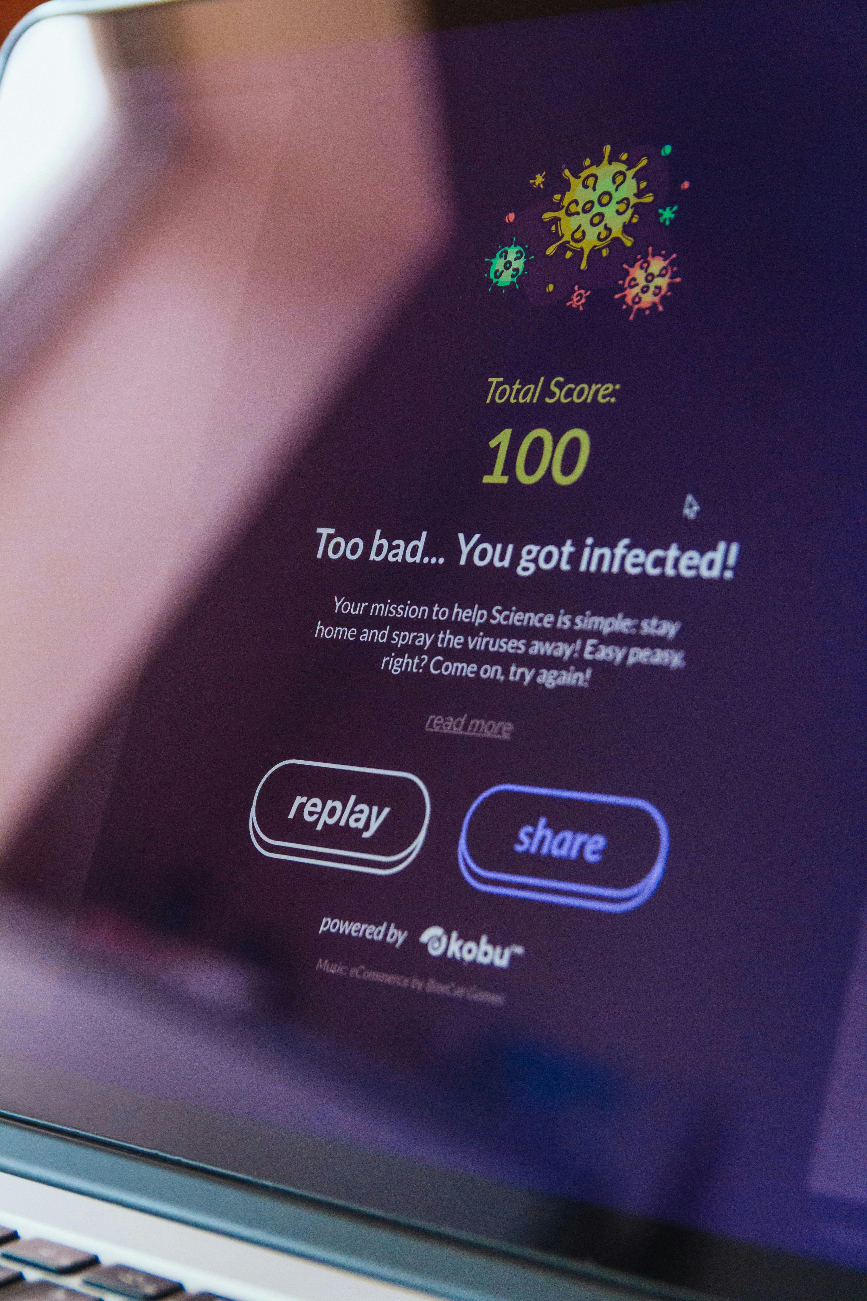un écran dordinateur portable avec un message disant que vous avez été infecté
